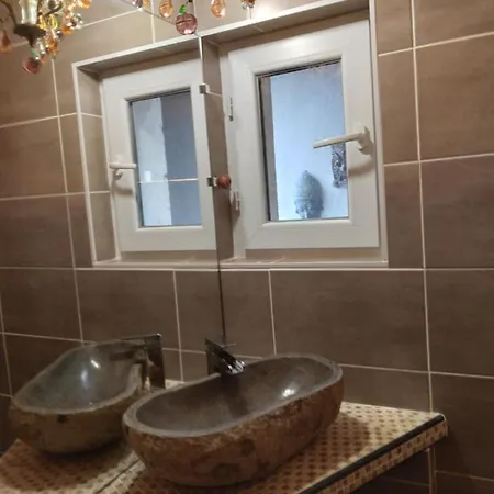 Viarhona Guest house *